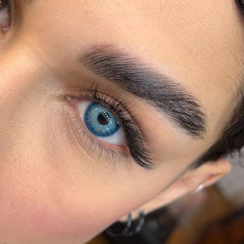 لنز آبی سبز دور محو آنتراکتیک بلو فرش لیدی