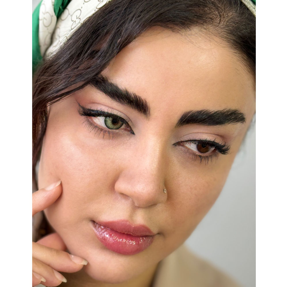 لنز رنگی سبز روشن مرکز عسلی با دور مشکی ظریف گلکسی گرین سلنا